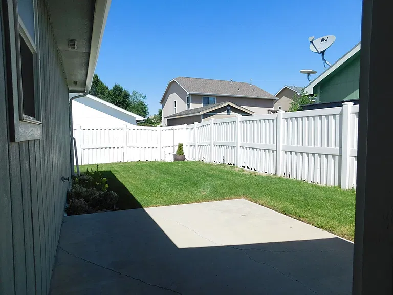 2986 1/2 Redbud Ct — Photo 16