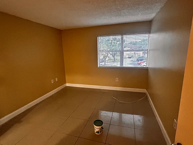 8039 SW 21st Ct — Photo 6