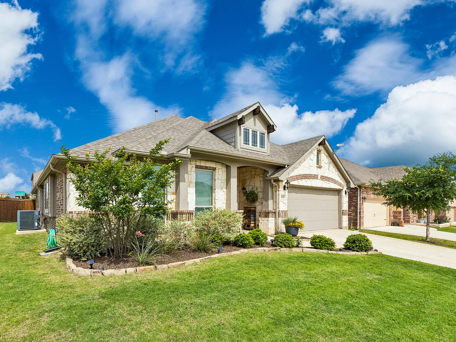 4 bed, 2314 sqft, $2,900 — Photo 3