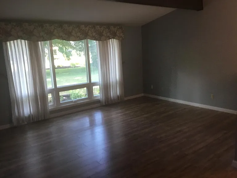 8520 Grenway Dr — Photo 4