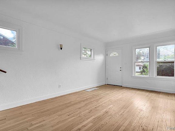 3rd image of 7516 Mettetal St