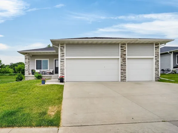 9914 Marnewood Dr, Johnston, IA 50131