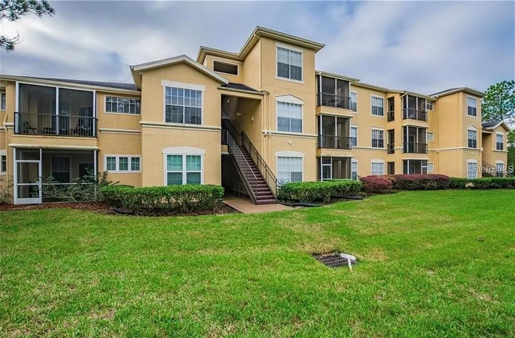 3 bed, 2.0 bath, 1292 sqft, $1,900 — Photo 1