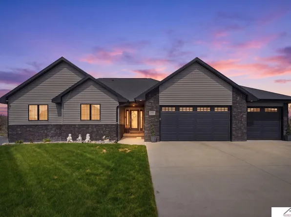 800 Fairway Ct, Crete, NE 68333