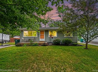 3186 Roselawn St, Walled Lake, MI 48390