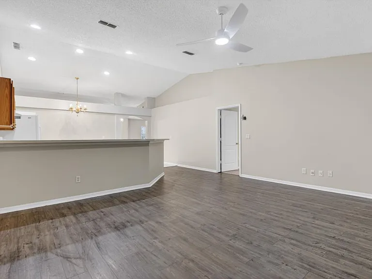 1648 Glen Laurel Dr — Photo 13