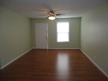 4th image of 685 Debbie Dr