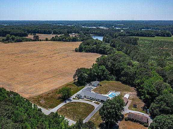 5th image of 4400 Hacks Neck Rd