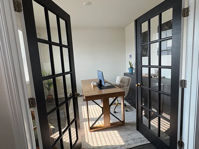917 Shipley Way SW — Photo 3