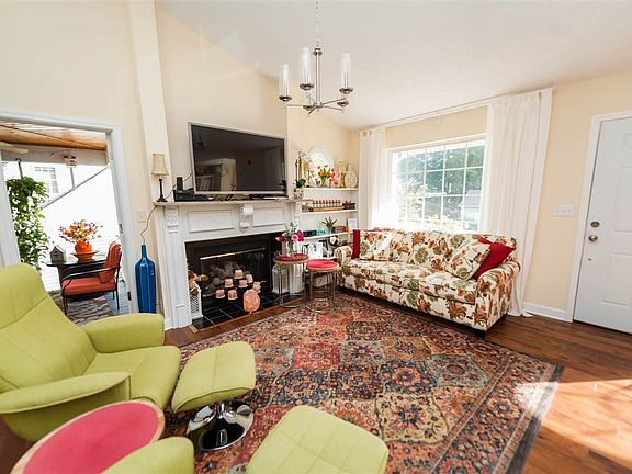 5th image of 302 Dunwoody Dr
