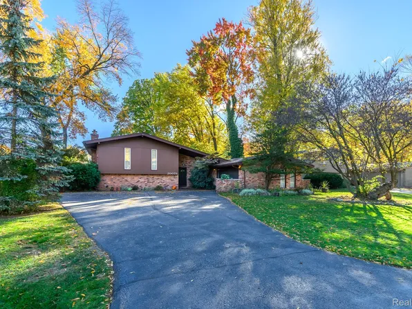 20079 Forestwood St, Southfield, MI 48076