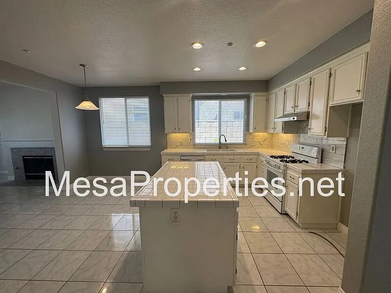 7648 Newberry Ln — Photo 4