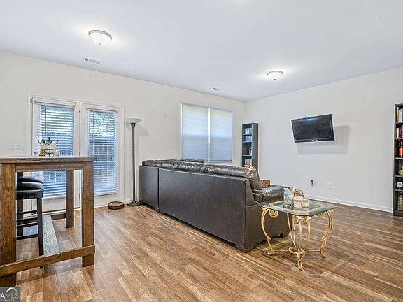 4th image of 3220 Tarian Way