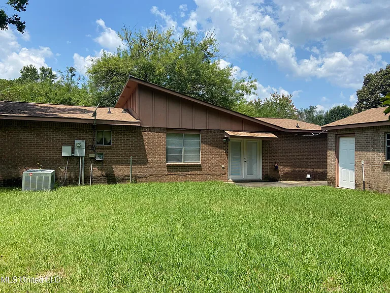 4908 Fairwood Dr — Photo 10