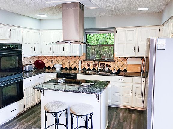 4th image of 3608 Hilltop Cir