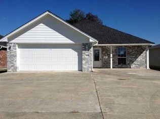 2900 Maple Ave, Groves, TX 77619