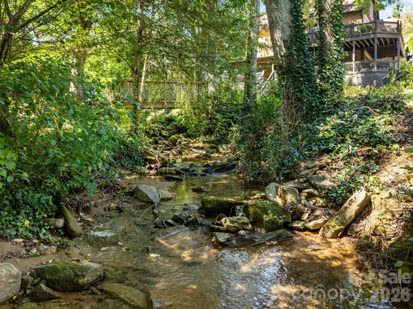 18 Oak Springs Dr, Arden, NC 28704