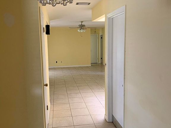 5th image of 884 SE Sweetbay Ave