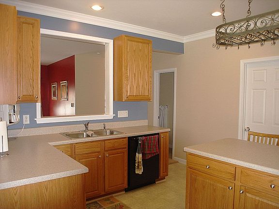 5th image of 4115 Hampstead Village Dr