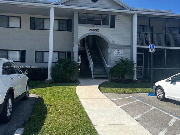 3rd image of 20680 NE 4th Ct APT 206