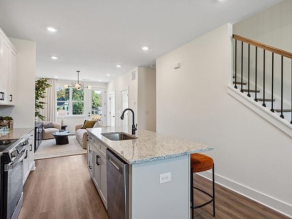 3rd image of 102 Mission Way