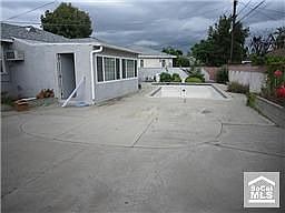 3rd image of 1052 E Marbury St