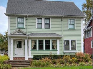 2919 Scarborough Rd, Cleveland Heights, OH 44118