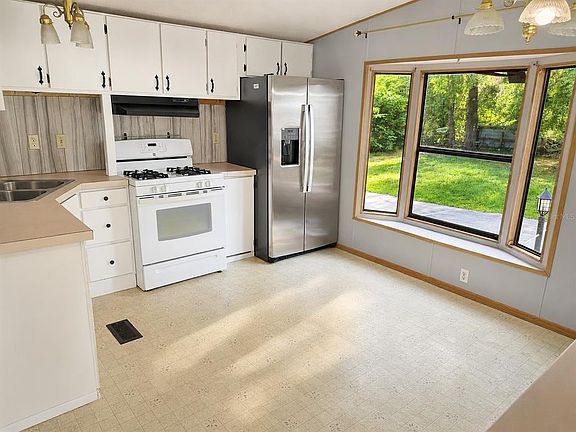 4th image of 3820 SE 93rd Pl