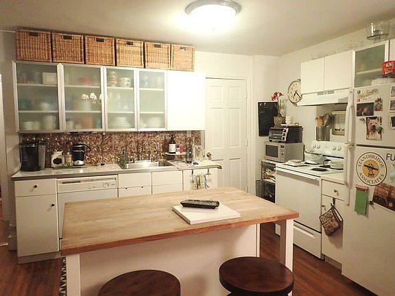 3rd image of 142 Amity St APT 1