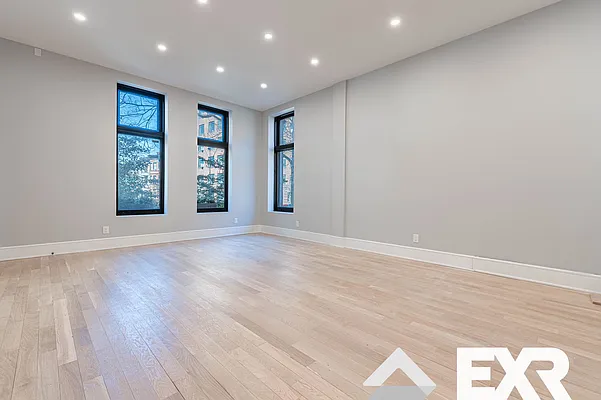 Rented by EXR | media 12