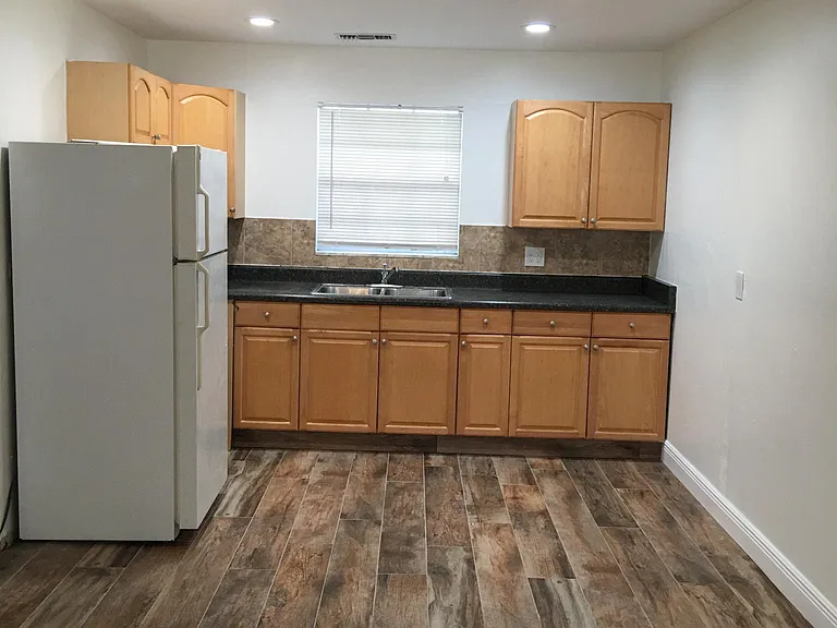 558 Holly Dr #1 — Photo 3