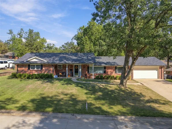 1352 Evergreen Dr, Bartlesville, OK 74006