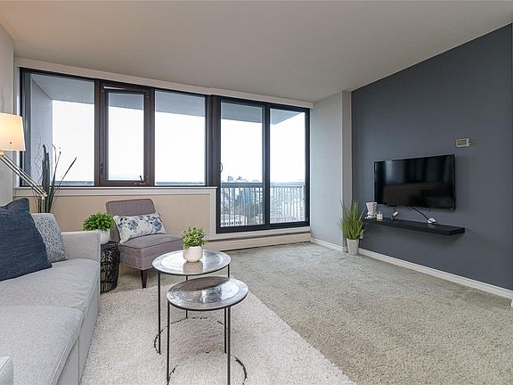 4th image of 647 Michigan St #1603