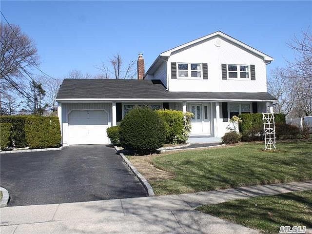 1st image of 1 Clover Ln