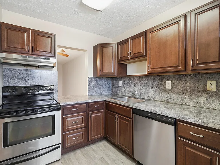 1400 NE 57th St #304 — Photo 3