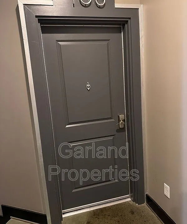 425 Campbell Ave SW #106