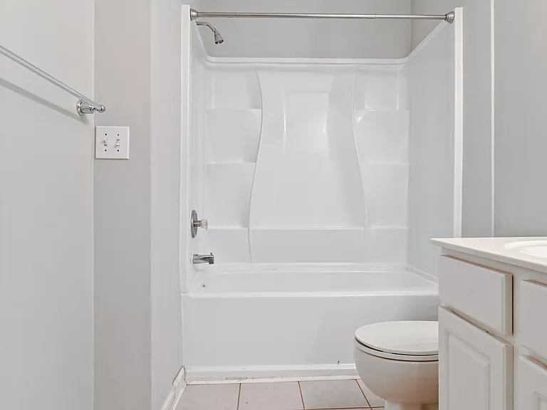 Master bath shower/tub combo