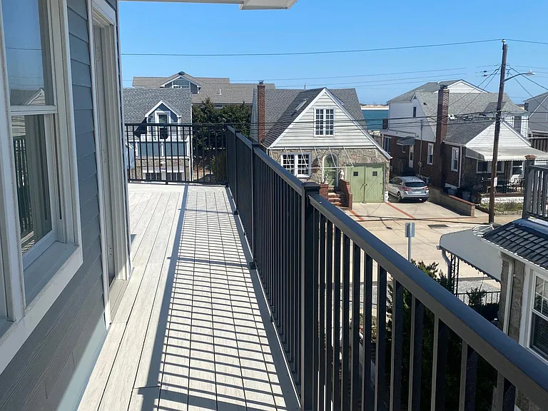 111 Lynbrook Ave — Photo 32