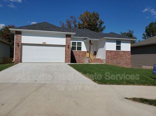 3913 W Linwood St, Springfield, MO 65807