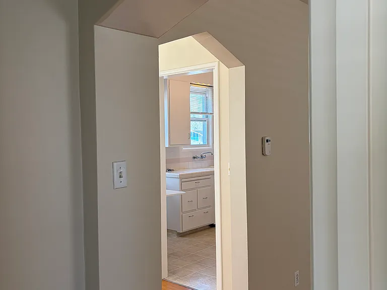 1825 Clinton Ave — Photo 6