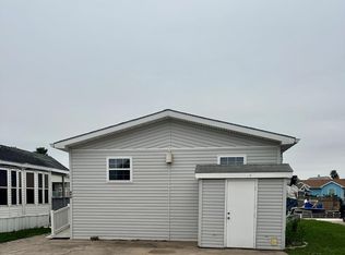 699 E Clam Cir, Port Isabel, TX 78578