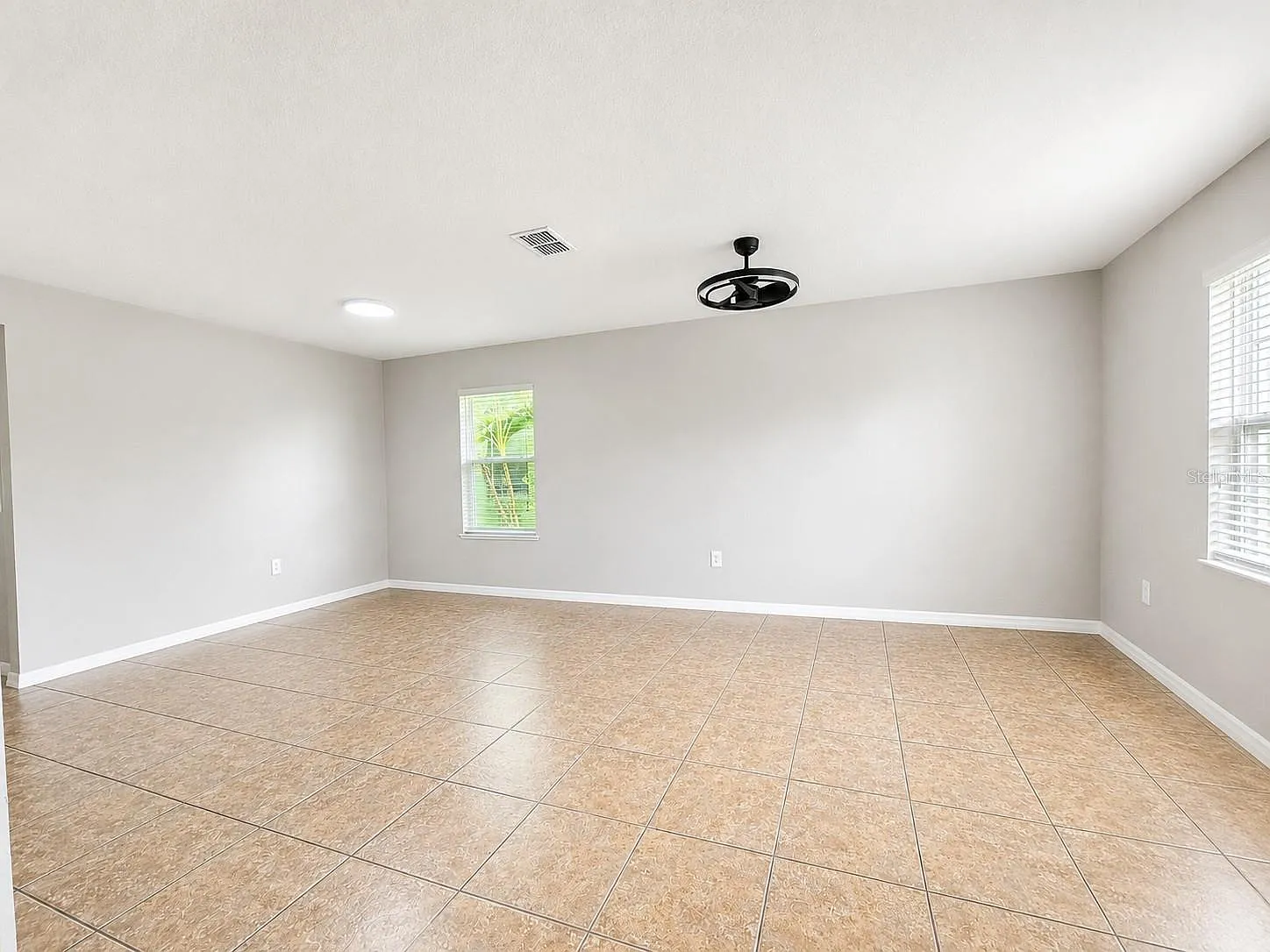 4 bed, 2.0 bath, 1956 sqft, $3,100 — Photo 3