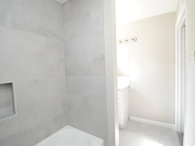 2501 Yoakum Blvd #3 — Photo 9