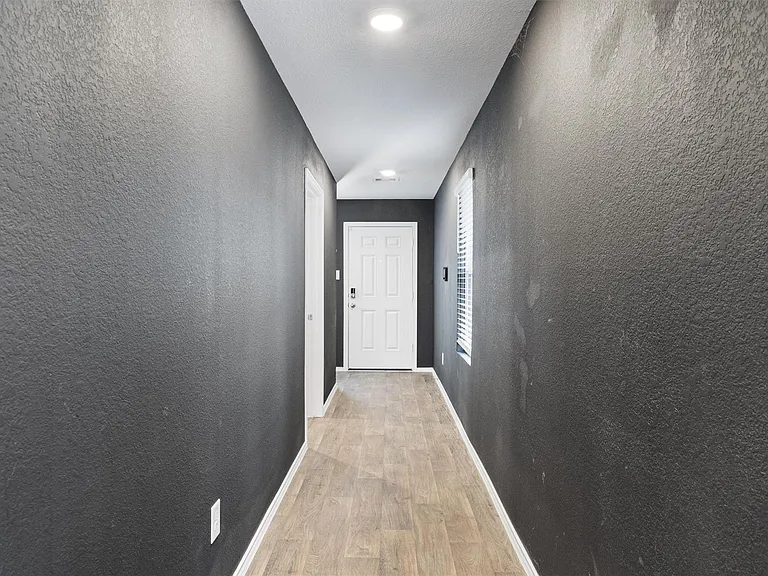 352 Sickle Loop — Photo 6