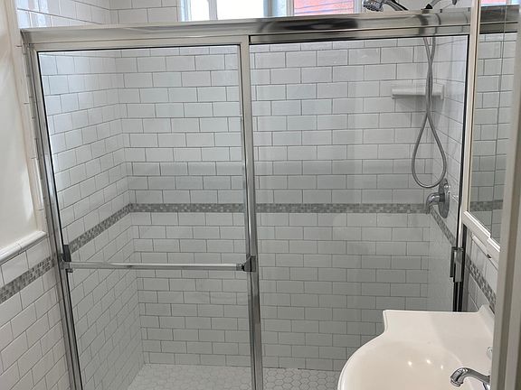 3rd image of 722 N Edinburgh Ave #1/2