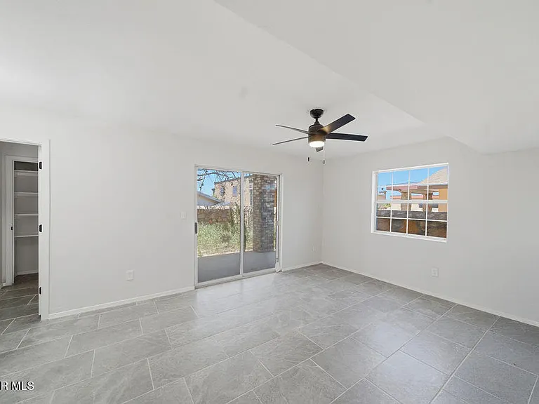 821 Los Lagos Way #B — Photo 12