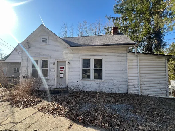 1045 Charles Ave, Morgantown, WV 26505