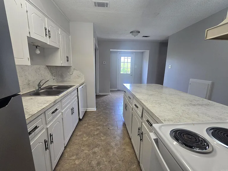 1204 S 1st St #1 — Photo 3