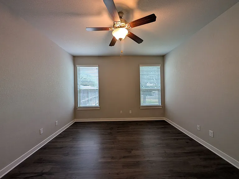546 Creekside Frst — Photo 12