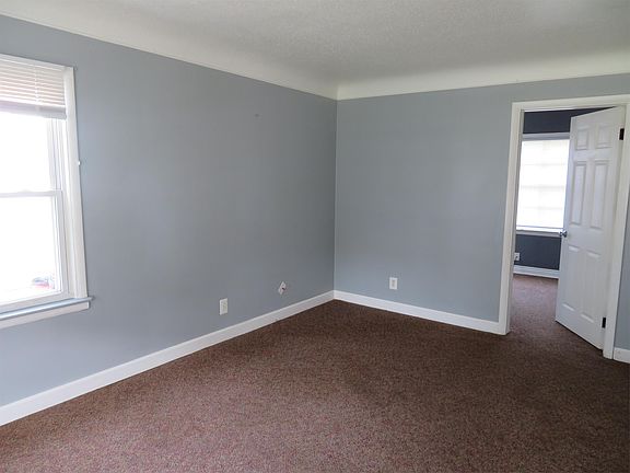 2nd image of 28522 Hillview St